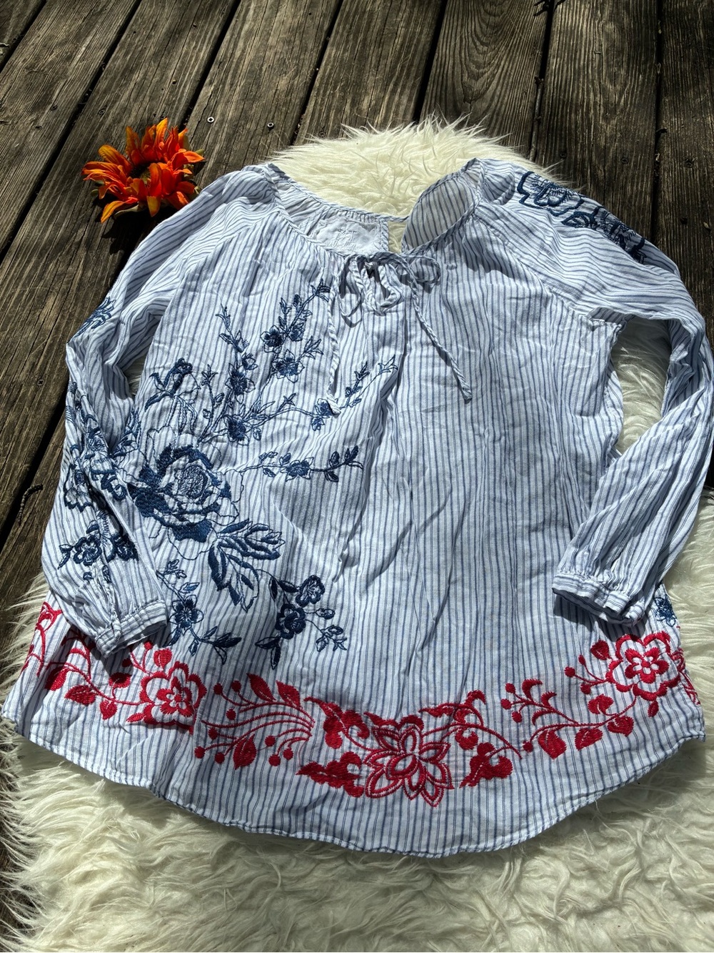 🌺GORGEOUS Johnny was embroidered  BOHO top 🌺